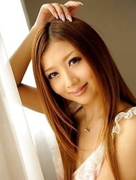 Uta Kohaku spreads her slim legs