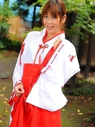 Yuuno Hoshi gets caught in garden