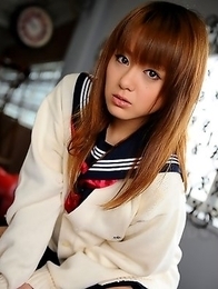 Rui Natsukawa showing off her body