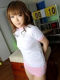 Nazuna Otoi likes to show her cunt