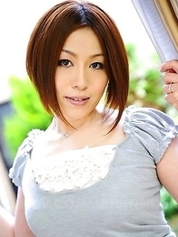 Hot Hiromi Tominaga loves posing