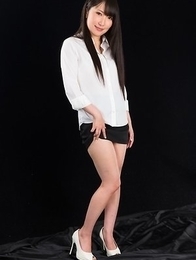Minami Sakaida gives this dude a sensational footjob in a hot POV gallery