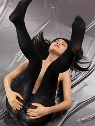 Hottie in white Sena Sakura shows off her perfect body on a big white bed