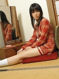 Mai Shimizu has the pussy licked and rubbed