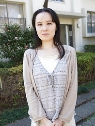 Junko Nishimura is an Asian lady presenting