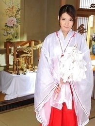 Lady Anna Kirishima takes off her kimono and reveals sexy tits