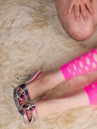 Pink pantyhose brunette Yuma Miyazaki gets her legs and toes fucked on camera