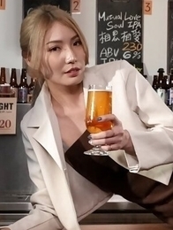 Wu Fangyi Is A Lonely Dog Lady Who Needs Some Company