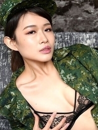 Taiwanese female soldier Ye Chenxin fucks her colleague