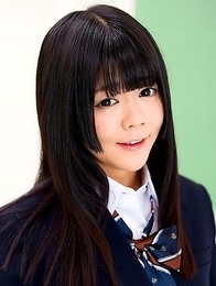 Young schoolgirl Shinjo Nozomi show her nice ass