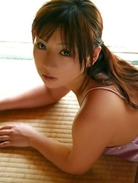 Aikawa Yuzuki spoils huge boobs with sun and colorful bras