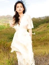 Reon Kadena shows big melons in sexy outfits out of house