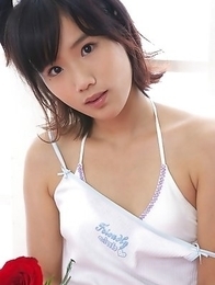 Yuzuki Hashimoto in shorts is so sexy that gets roses
