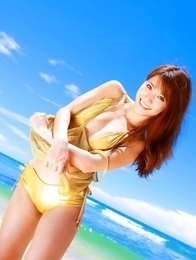 Saki Yamaguchi takes clothes off to feel sun of her skin