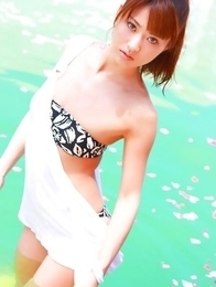 Saki Yamaguchi spoils leering body in water with petals