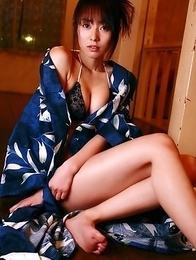 Momoko Tani exposes sexy legs under geisha dress and smiles