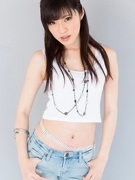 Sara Yurikawa takes off her tight-fitting jeans and sexy high heels to pose totally nude