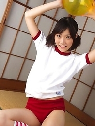Cute Airi Sakuragi inspires us with teen body in innocent clothes