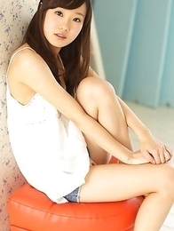 Cute babe Kana Yuuki motivates us for delight with innocent body